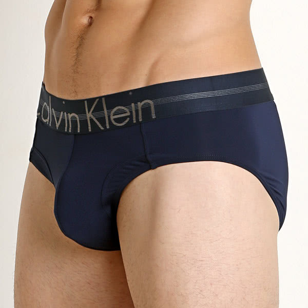 กางเกงใน Calvin Klein Focused Fit Micro Hip Briefs