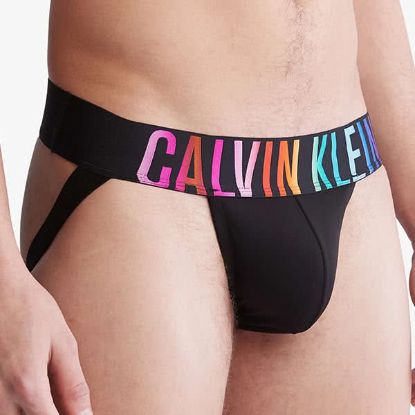 จ็อกสแตรป Calvin Klein Intense Power Pride Micro Jockstrap NB3942