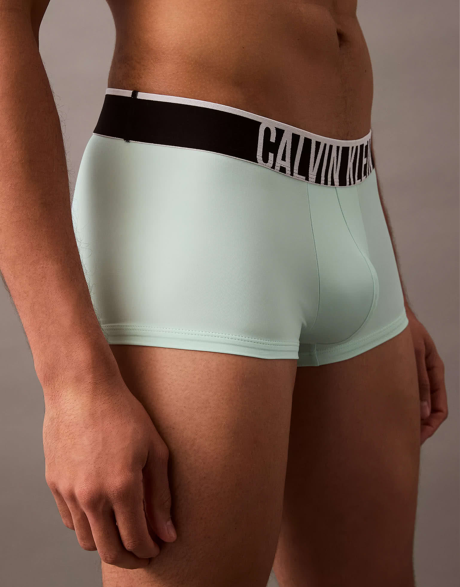กางเกงใน Calvin Klein Intense Power Ultra Cooling Micro Low Rise Trunk NB3836