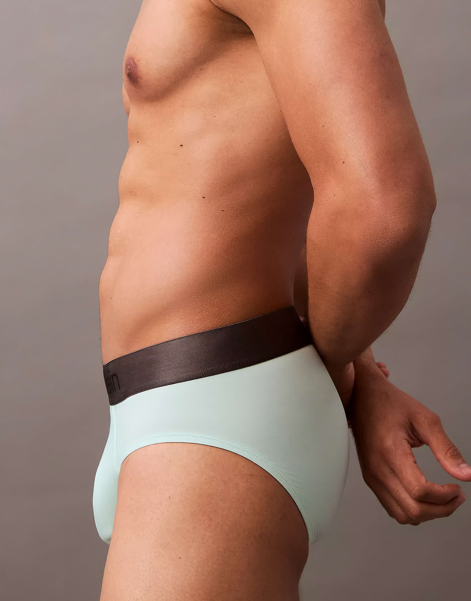 กางเกงใน Calvin Klein Brushed Micro Stretch Hip Briefs NB4126
